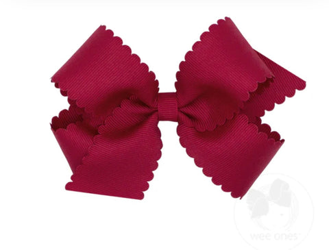 Scalloped bow-garnet